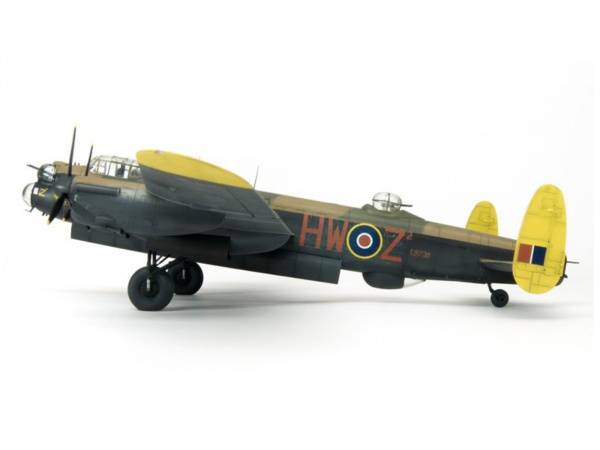 04300 Revell Британский тяжелый бомбардировщик Avro Lancaster (1:72)
