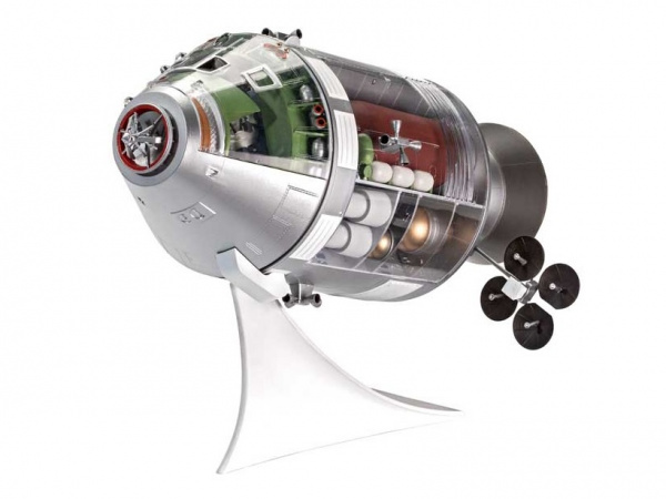 03703 Revell Космический корабль Apollo 11 с интерьером (1:32)