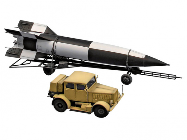 03310 Revell Немецкий тягач SS-100 Gigant с мобильной установкой и ракетой V2 (1:72)