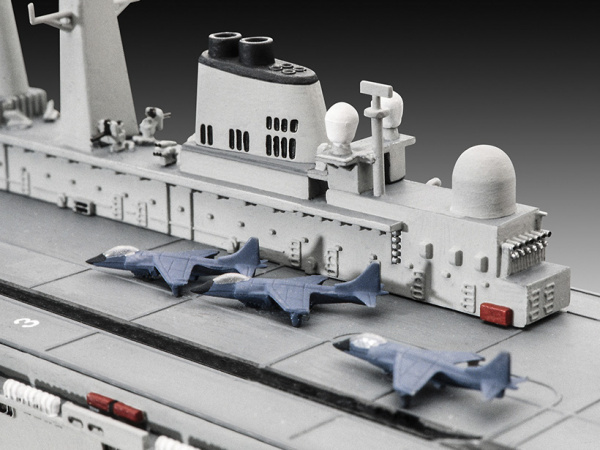 05172 Revell Британский авианосец HMS Invincible, Фолклендская война (1:700)