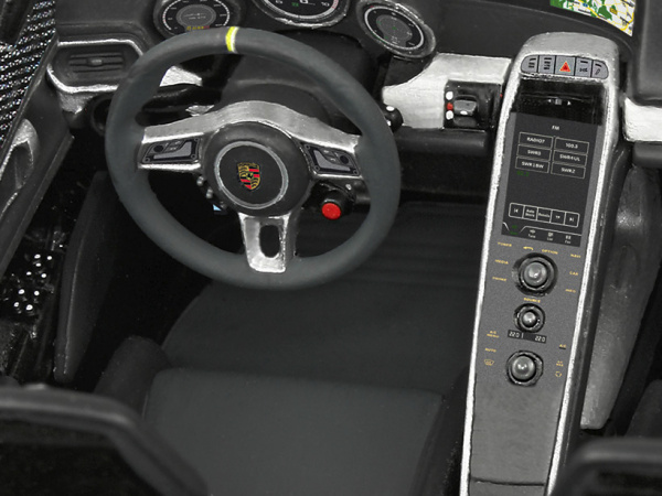 67026 Revell Подарочный набор с моделью автомобиля Porsche 918 Spyder (1:24)