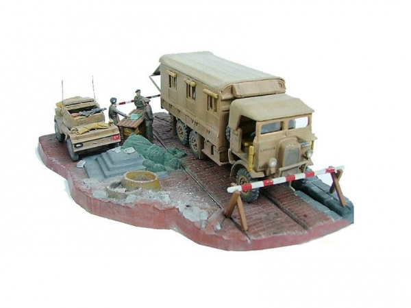 03227 Revell Штабной автомобиль Leyland Retriever и бронемашина Scout (Monty’s Caravan) (1:76)
